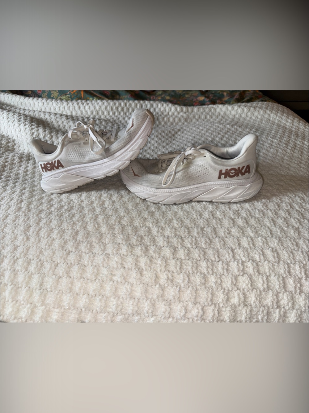 Hoka one one arahi 7 tennis shoes White Running Shoes women's 6